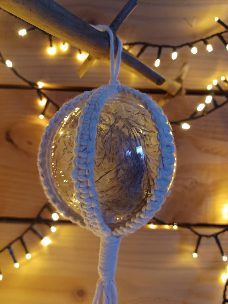 Model Bright € 5,50 / kleur, Almond met goud er doorheen. Te vullen met: pampas, nepsneeuw, kaneelstok of lagurus. (Foto 2/2)