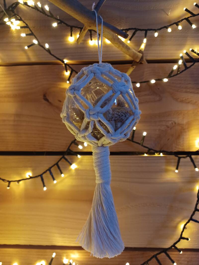 Model White € 5,50 per stuk/ transparante kerstbal gevuld met Lagurus, 9 cm doorsnede, 28 cm lang (Foto 1/2)