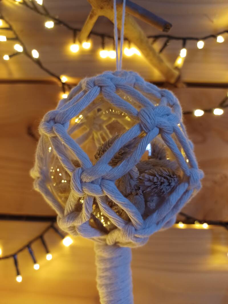 Model White € 5,50 / kleur, Almond. Te vullen met: pampas, nepsneeuw, kaneelstok of lagurus. (Foto 2/2)