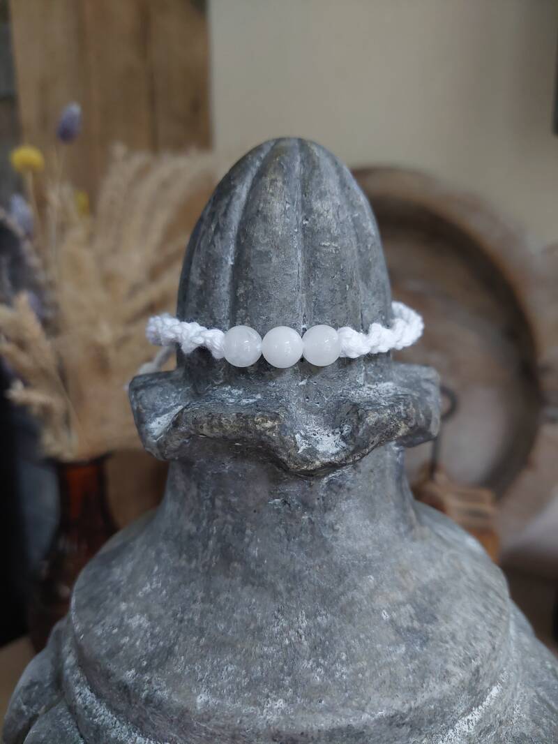 Model 103 € 10,- / wit / natuursteen: 3x Witte Jade 