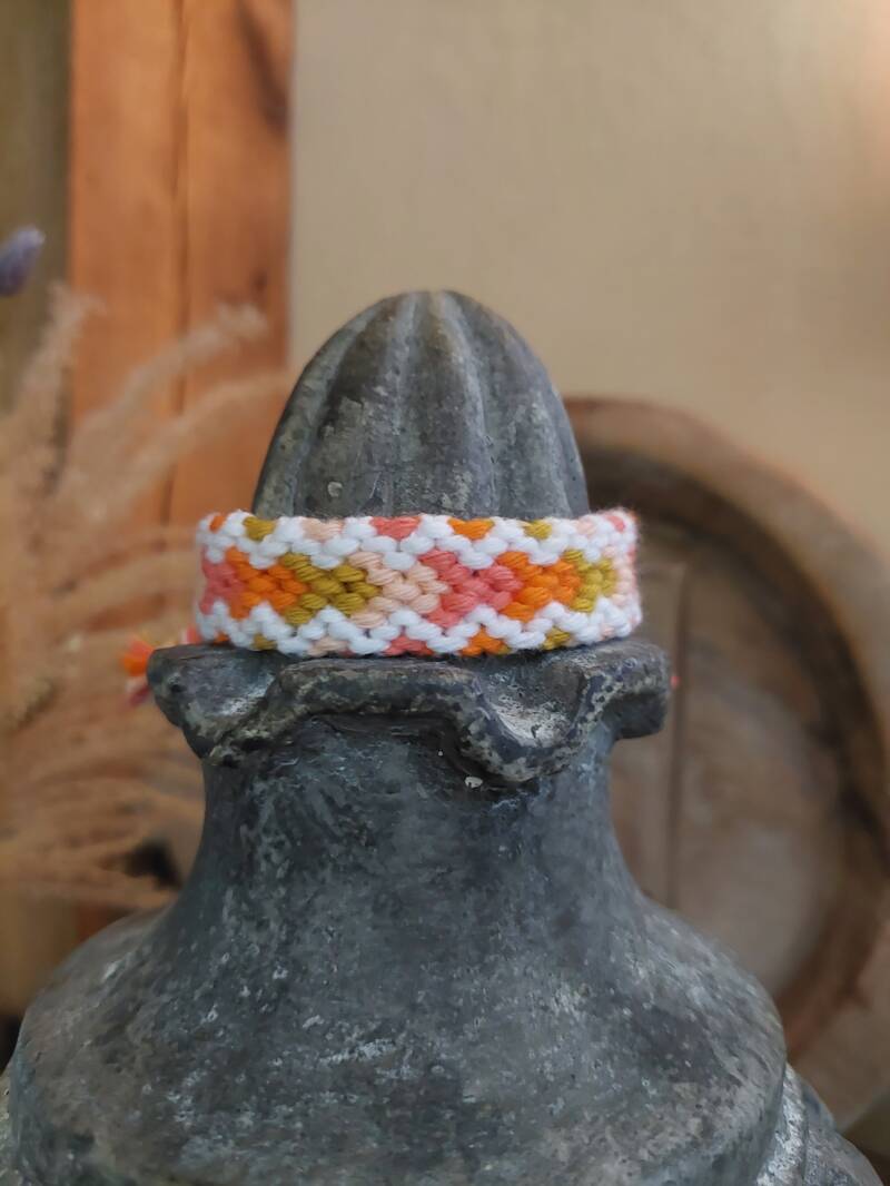 Model 128 € 10,- / oranje + roze + kerriegeel