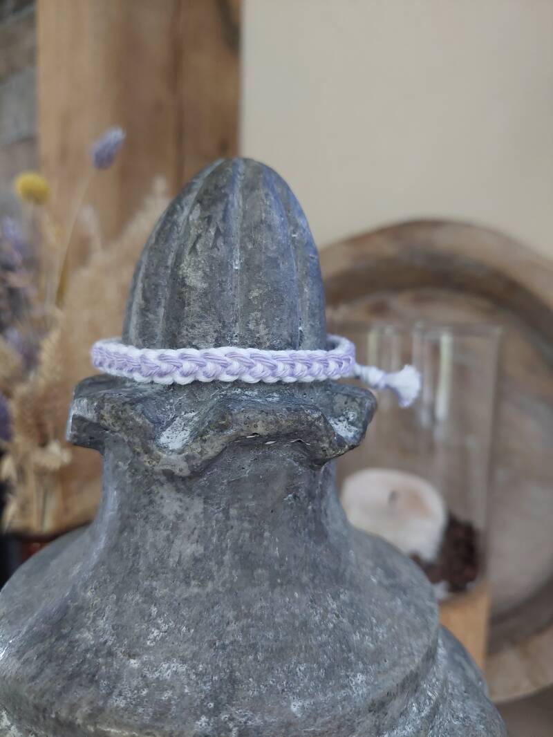 Model 131 € 5,- / wit + lavendel 