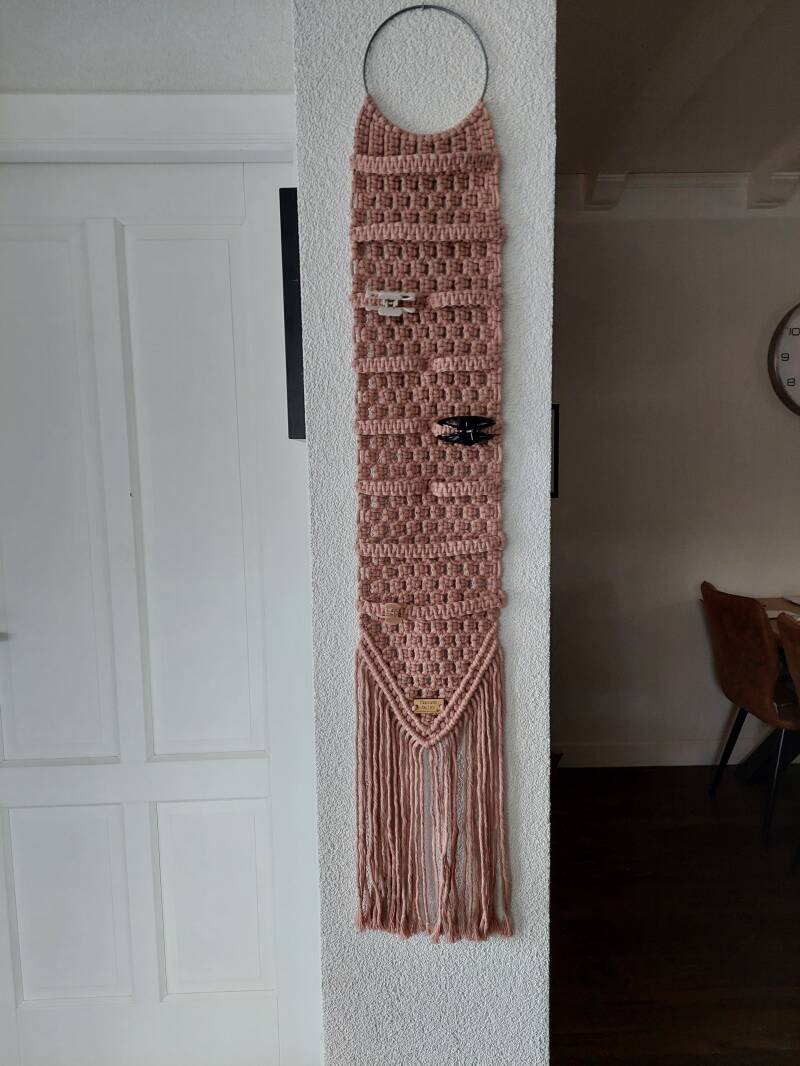 Model Tayra € 25,- / cliphouder / kleur pastel peach