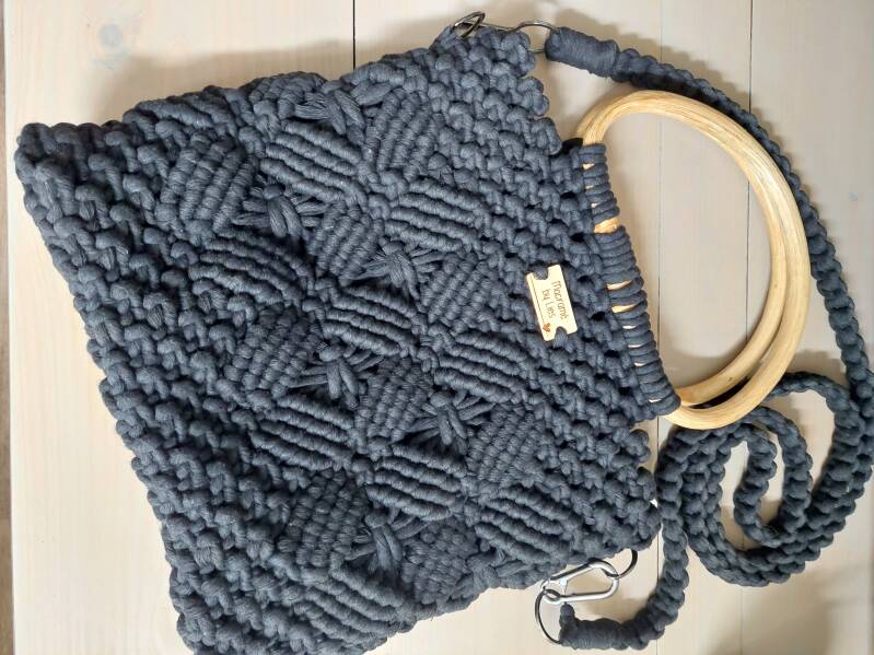 Model Anas 1 € 55,- (zonder schouderband € 45,-)