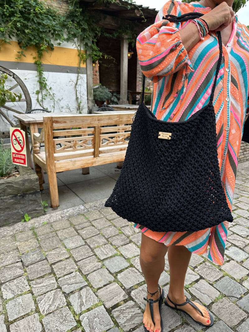 Model Nikky in het zwart