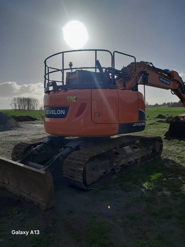 Develon 235 Excavator