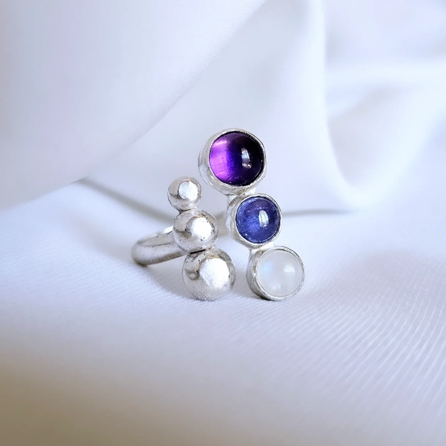 Amethyst / Tanzanite / Moonstone (7.5 USA)