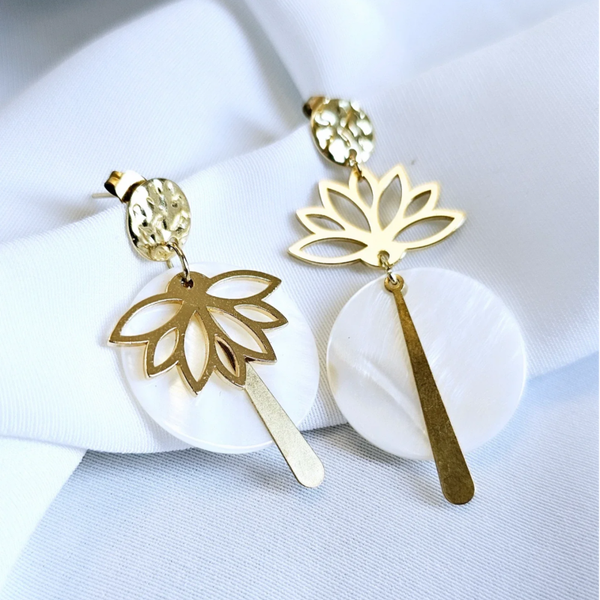 White SeaShell and Lotus - Asymmetrical