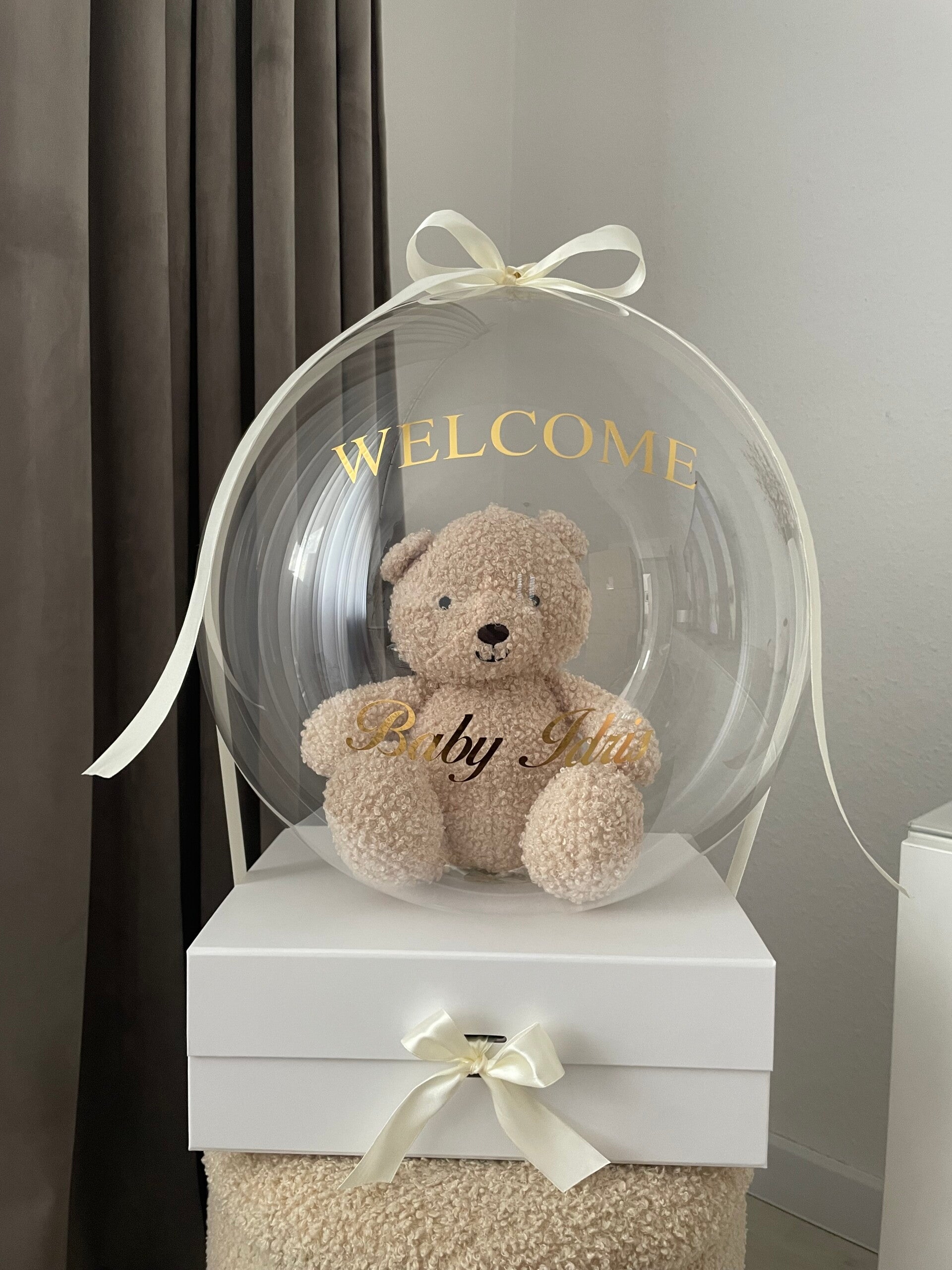 Kuscheltier "Teddy" mit Geschenkbox