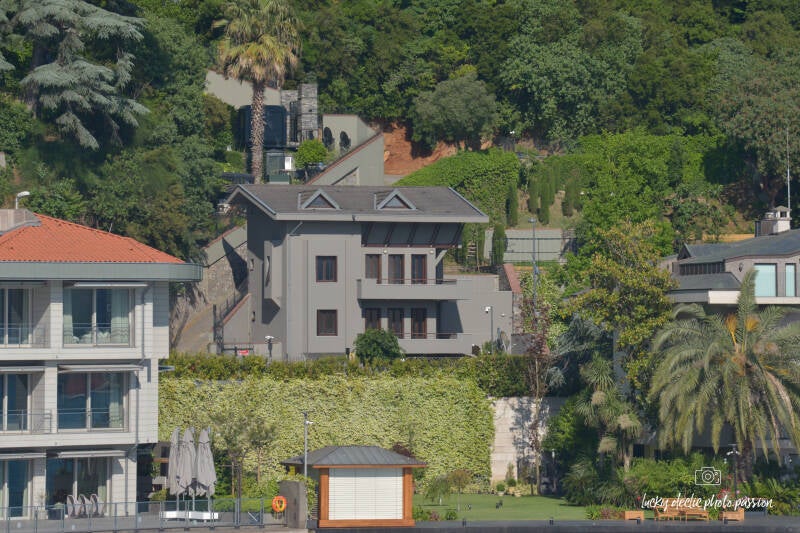 luc_5086_edit-standard-jwyh49.jpg