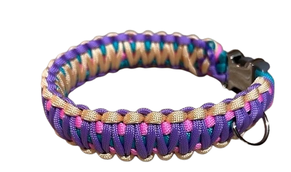 Stockmodel halsband met klikgesp in botjesvorm