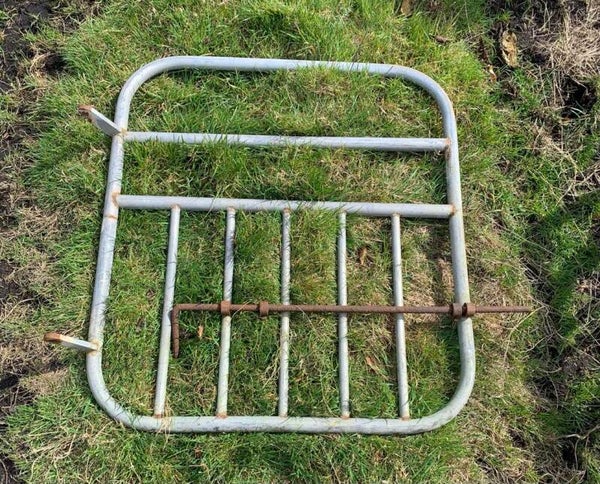 Milk Parlour Gate (1)