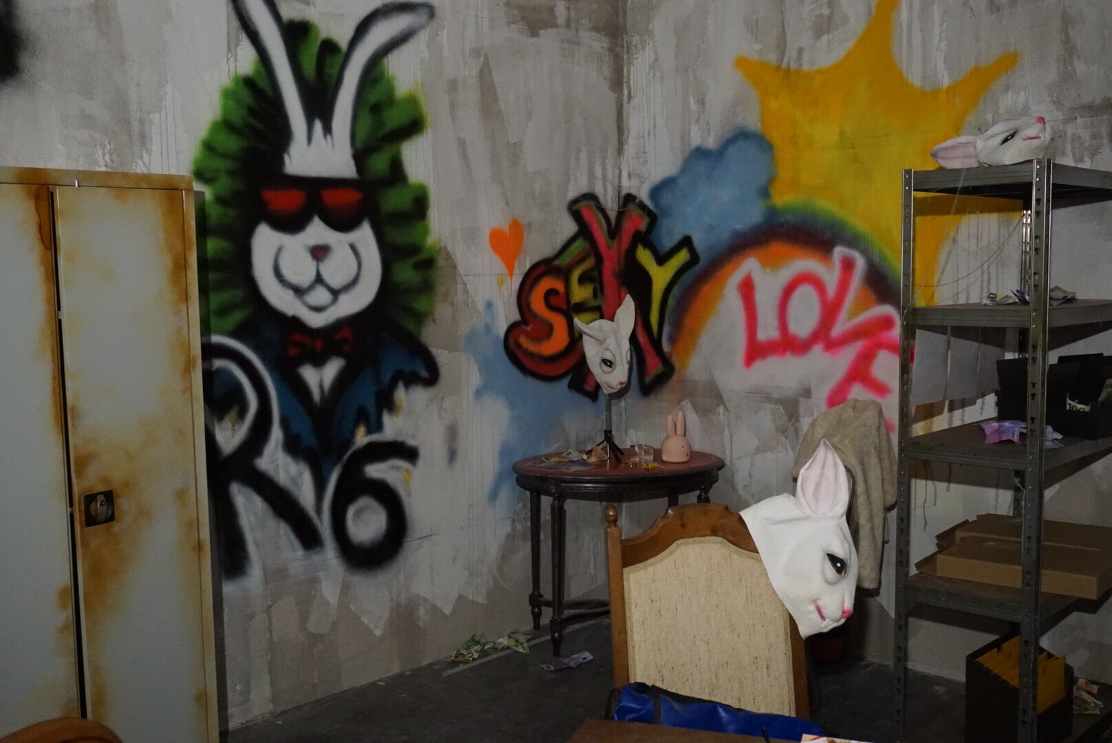 Escape Room Rabbit 6 in Murten – Gruppe löst Rätsel