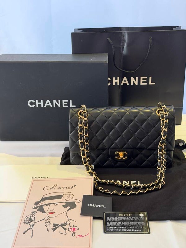 Chanel Timeless/classique flap noir medium