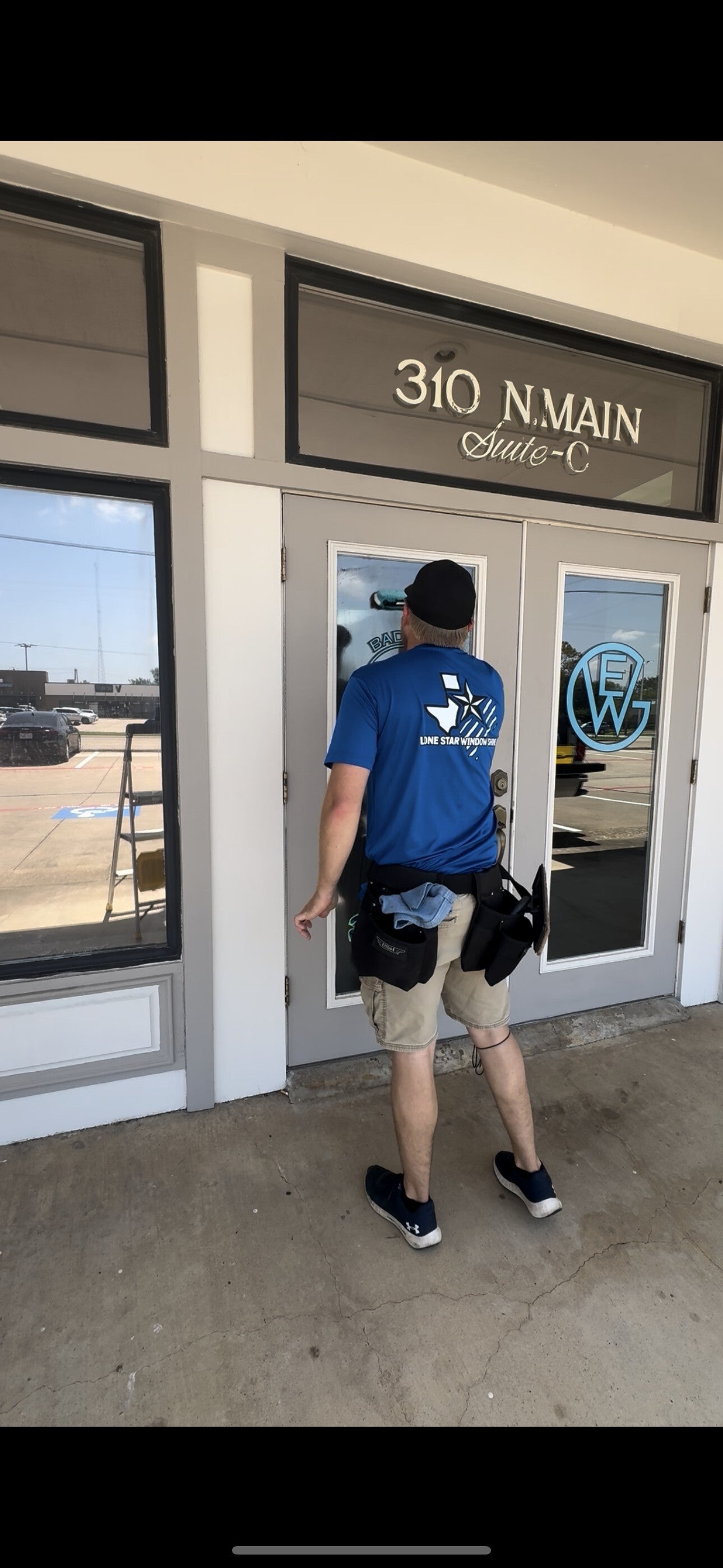 Before and after photo of commercial window washing in Grapevine, TX