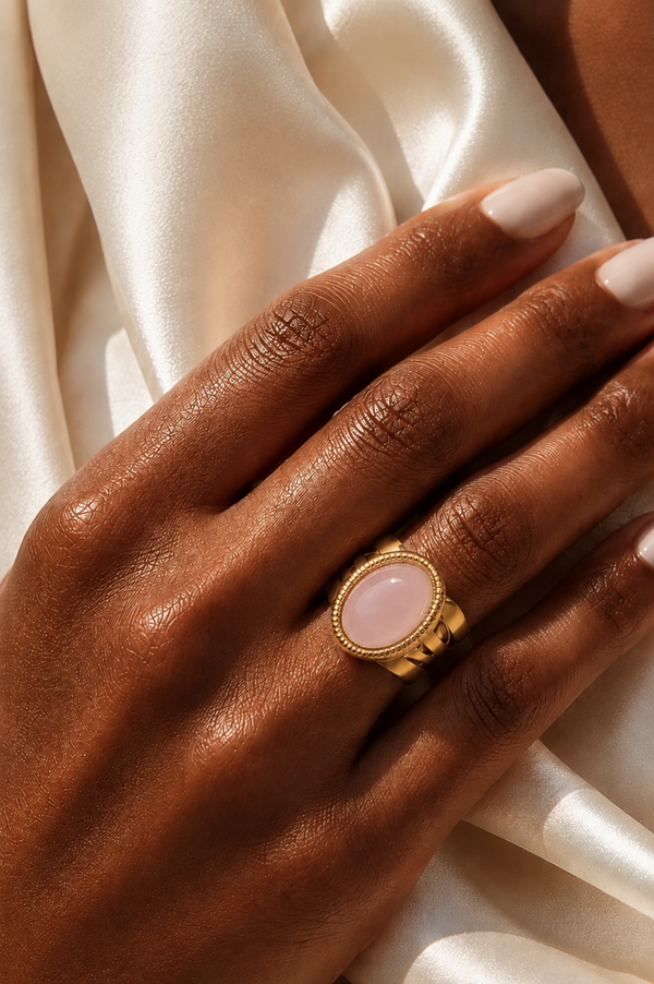Bague en acier inoxydable doré et pierre naturelle ovale - 2 modèles