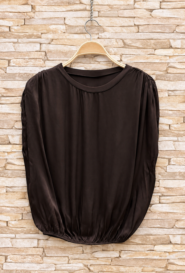 Blouse SAILLA fluide et satinée marron foncé
