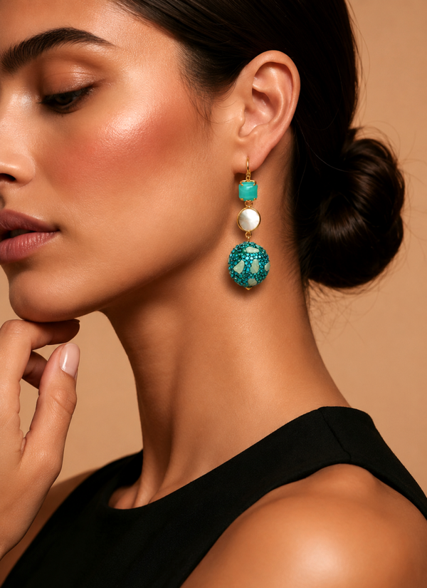 Boucles d'oreilles longues chics avec boule en strass turquoise