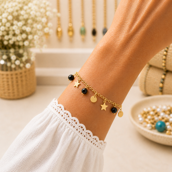 Bracelet perles noires médaillons étoiles dorées acier inoxydable