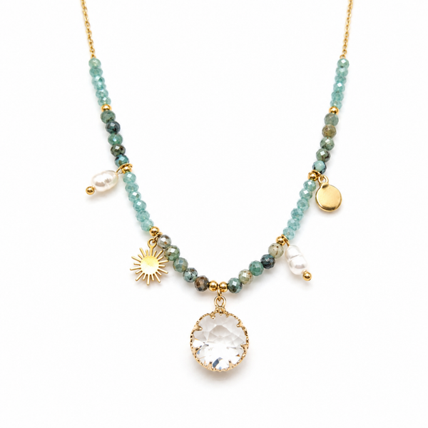 Collier turquoise africaine perles d'eau douce, cristal et breloques dorées