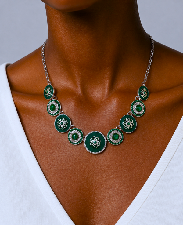 Collier bohème chic argenté à médaillons ronds en émail - 2 coloris