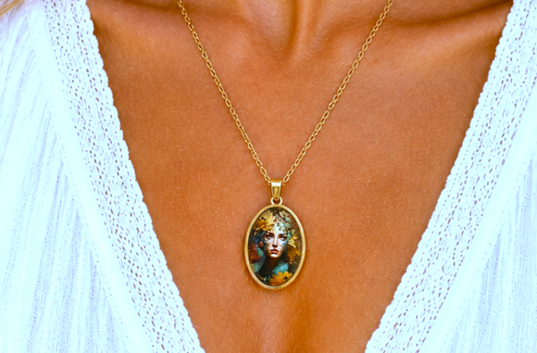 Collier cabochon visage femme - acier inoxydable