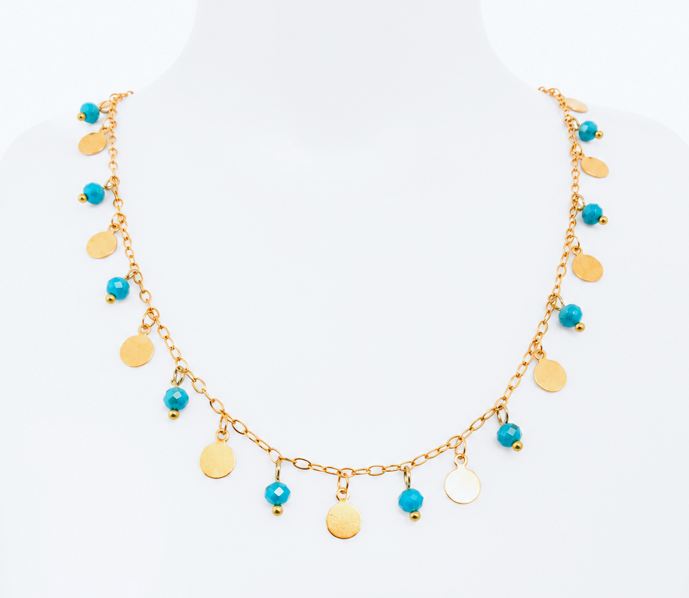 Collier perles turquoise médaillons dorés acier inoxydable
