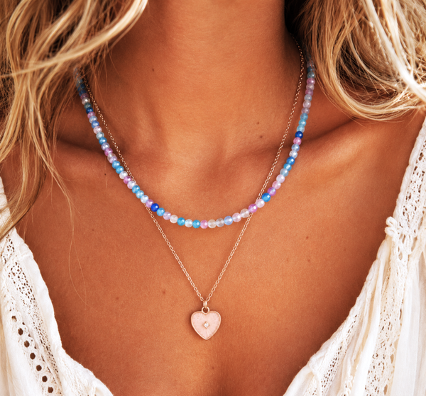 Duo colliers perles multicolores chaîne coeur émail strass