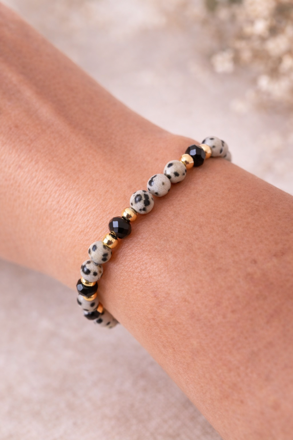 Bracelet élastique en Jaspe dalmatien et perles de Verre Noir - médaillon Coeur de Hippie
