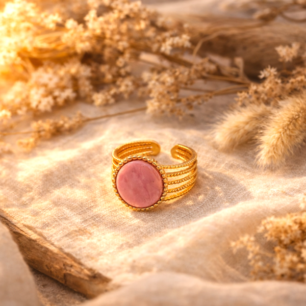 Bague ajustable en pierre naturelle ronde rose et acier inoxydable doré moderne et élégante