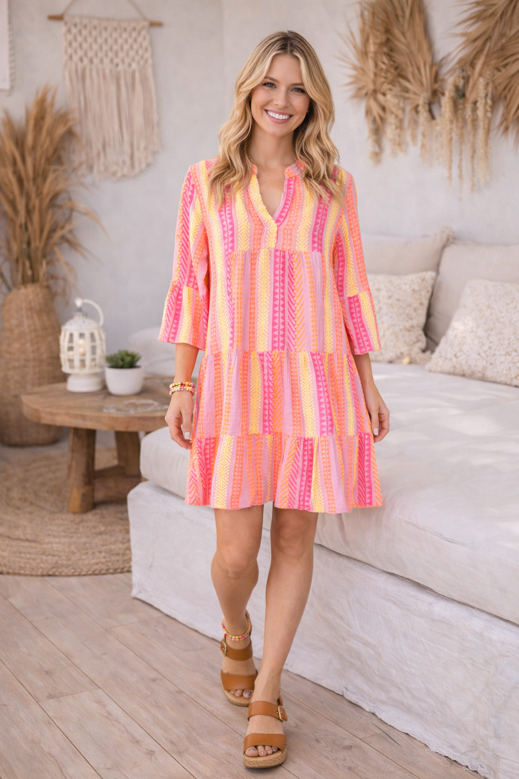 Robe courte en gaze de coton rose motifs ethniques fluo
