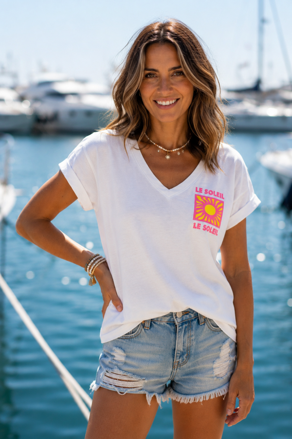 T-shirt blanc col V avec imprimé LE SOLEIL jaune et rose fluo