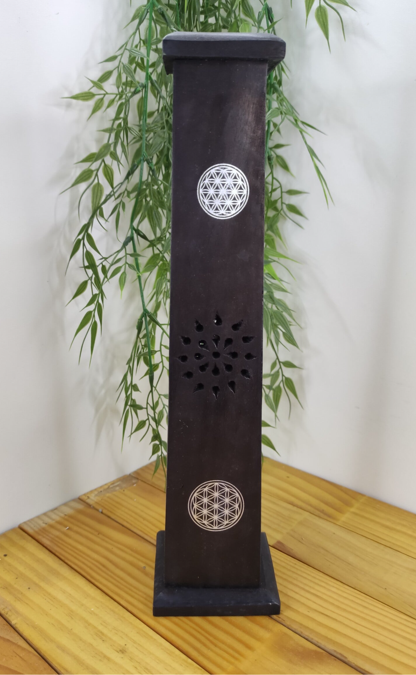 Porte encens bois tour fleur de vie noir