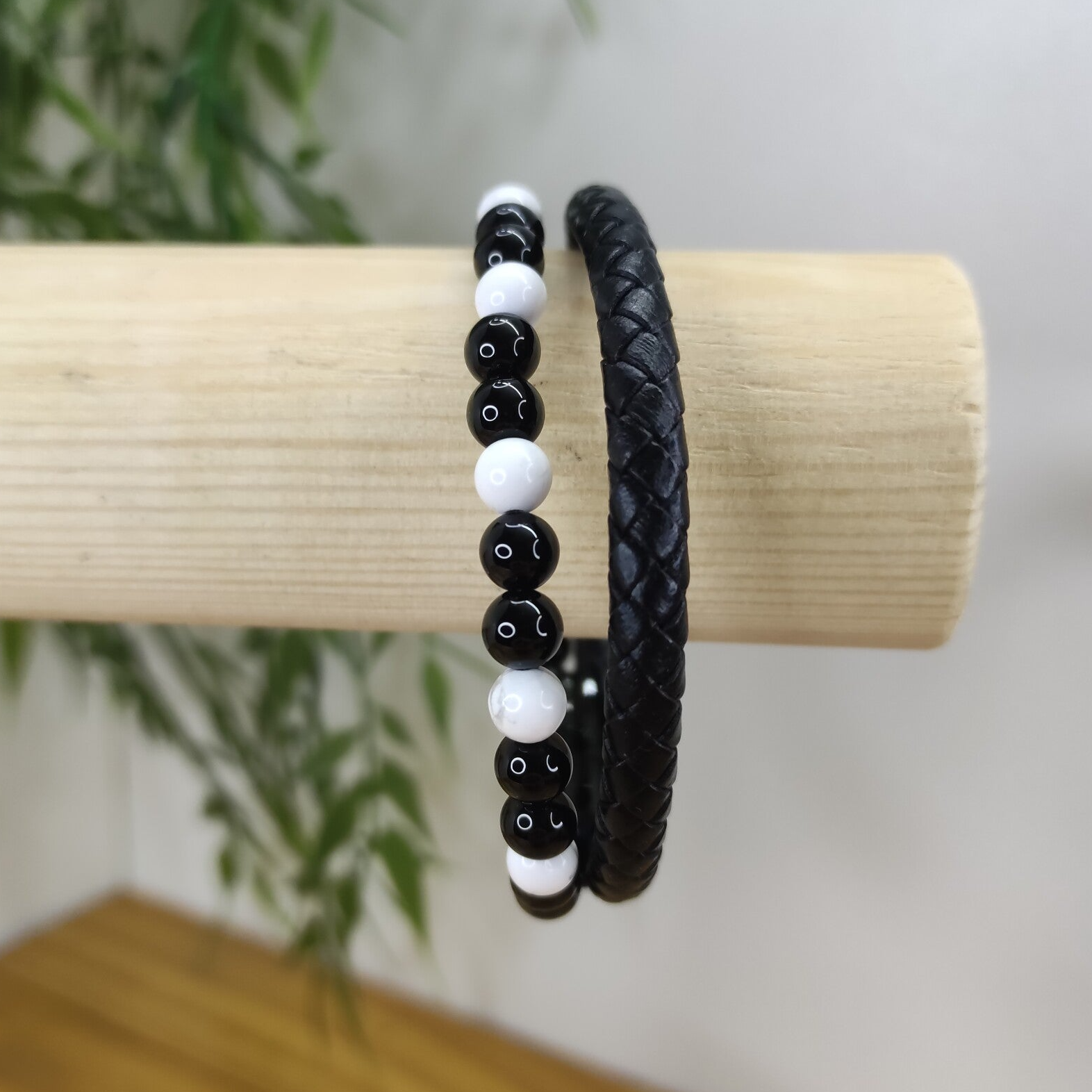Bracelet ASKA cuir noir Howlite et Onyx