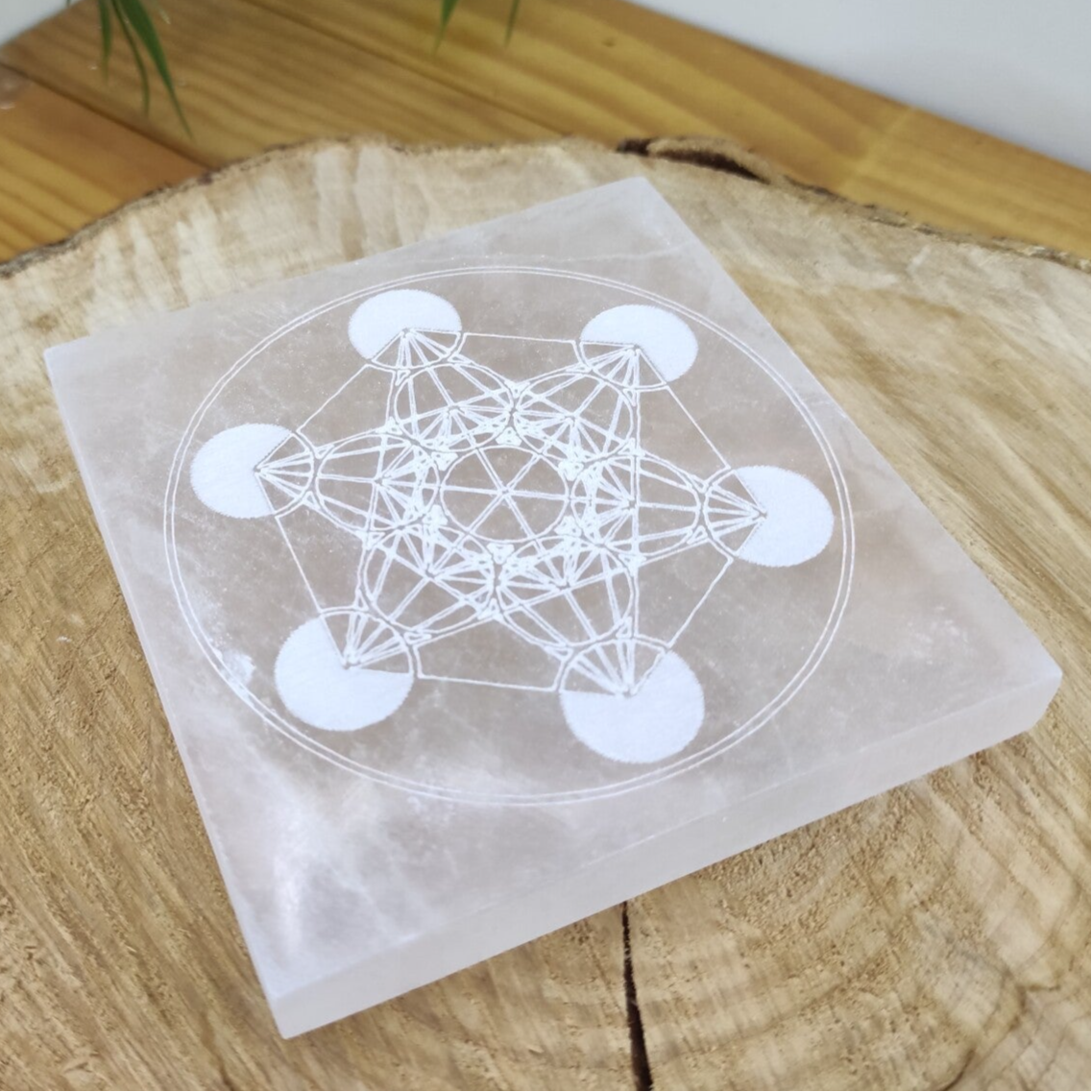 Base de rechargement carrée en sélénite Métatron