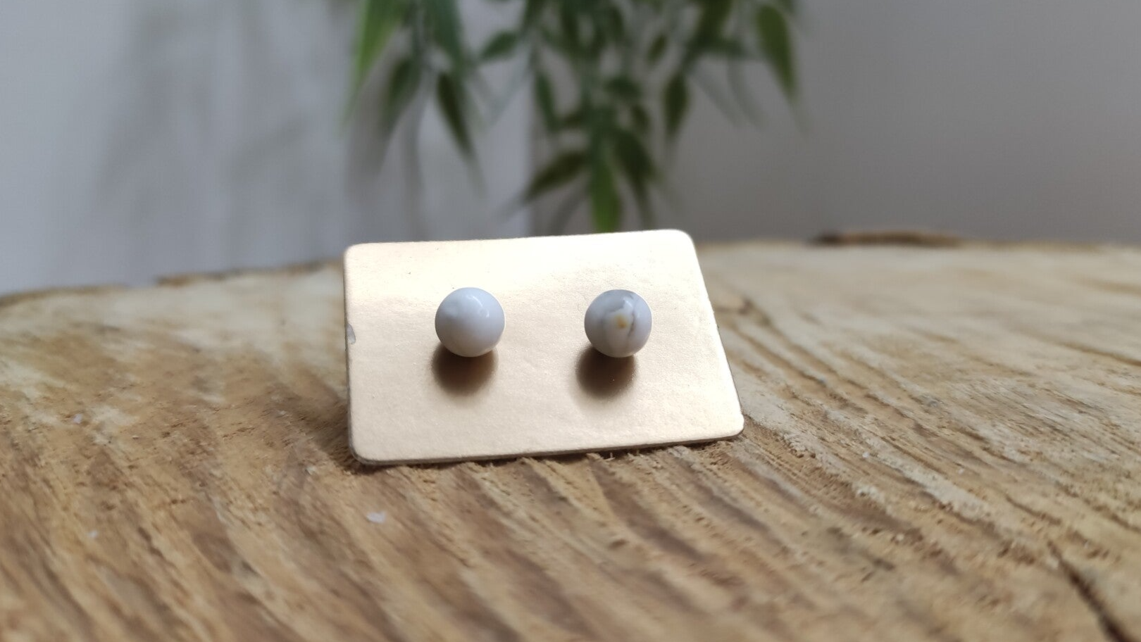 Boucle d'oreille howlite boule 6mm