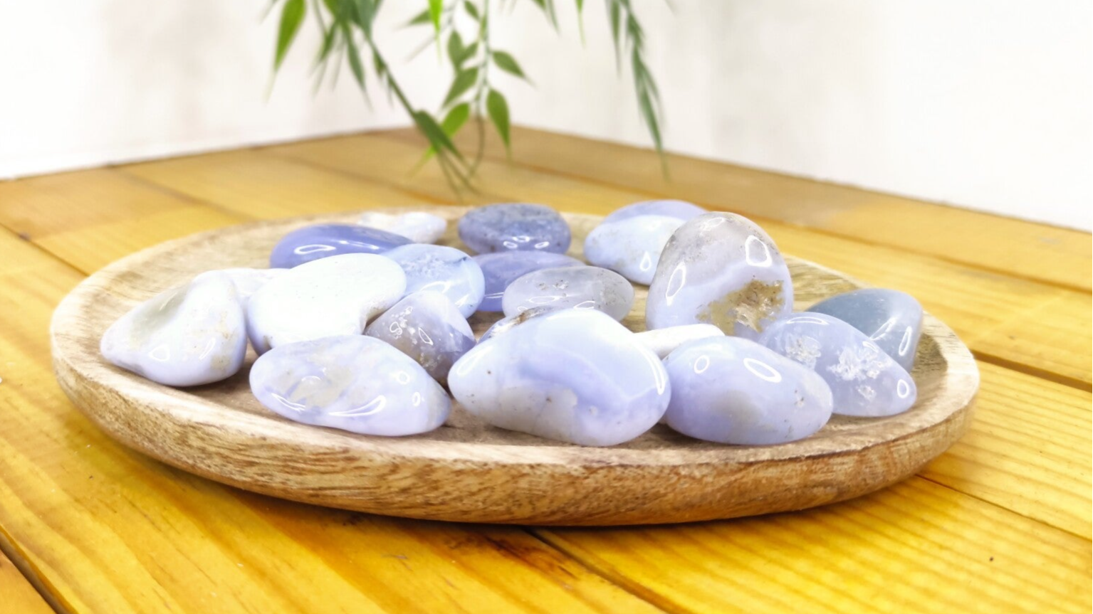 Pierre roulée calcédoine bleue sur gangue