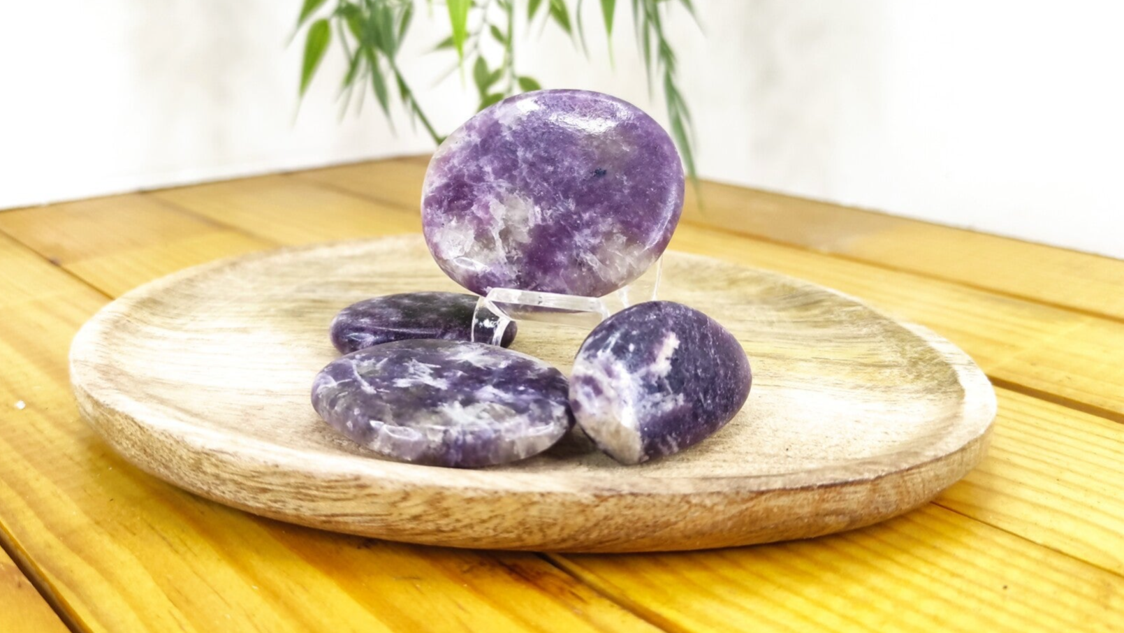 Pierre plate lépidolite