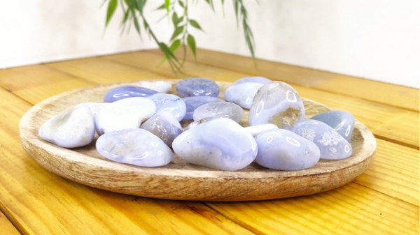 Pierre roulée calcédoine bleue sur gangue