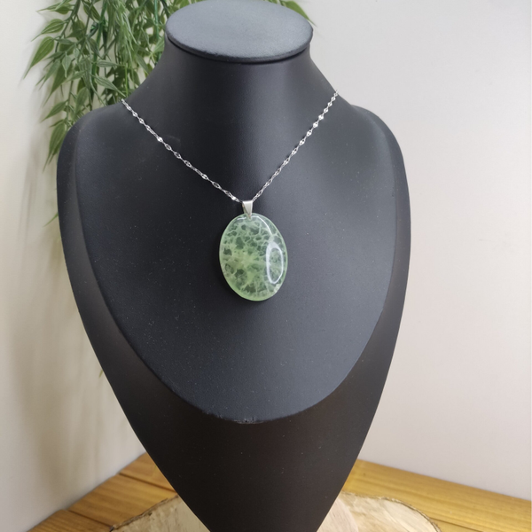 Pendentif pierre plate ovale Cœur Fluorine Verte