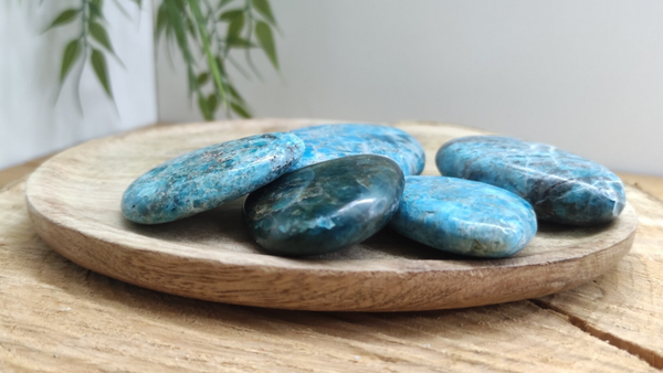 Pierre plate Apatite bleue