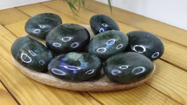 Galets de labradorite T1