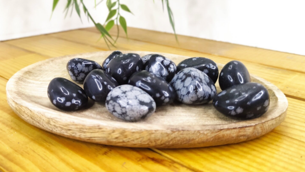 Pierre roulée obsidienne flocon de neige