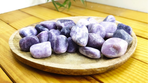 Pierre roulée lépidolite