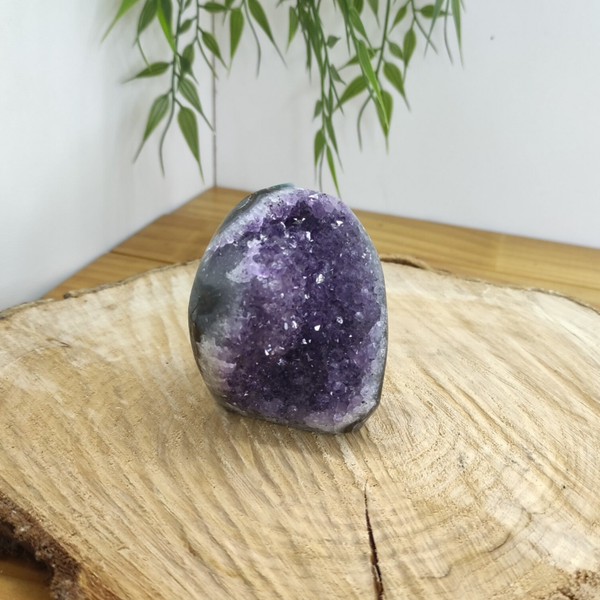 Géode d'Améthyste bord poli AA modèle 1