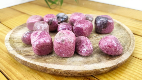 Pierre roulée rhodonite