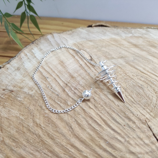 Pendule spirale argent