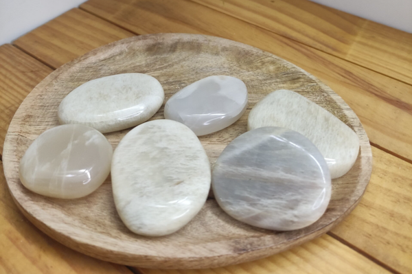 Pierre plate Pierre de lune beige