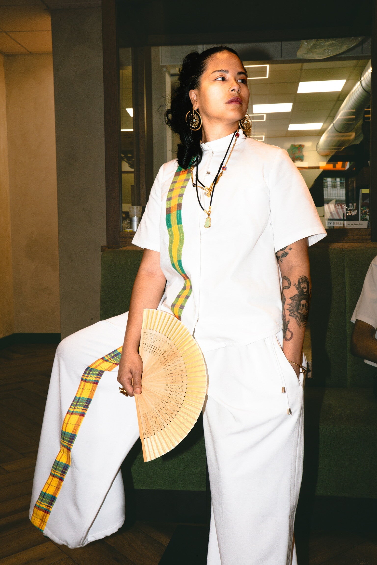 Surinaamse/Carribeasche Madras Trousers/broek speciaal gemaakt voor de Nederlandse diaspora. Dit kan formeel en informeel gedragen worden om ieders cultuur uit te dragen op elke plek. Of dit nou op kantoor is of op school