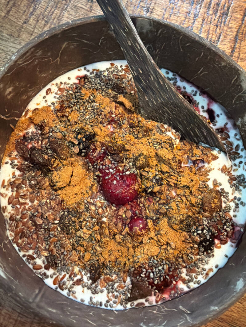 Geitenyoghurt met rood fruit & kaneel